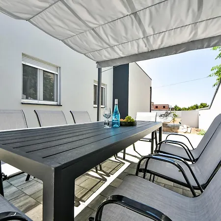 בית נופש Jurica By Interhome