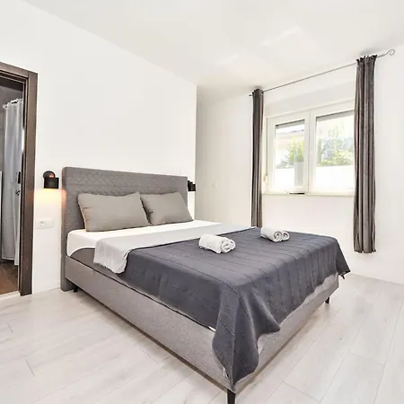 Semesterbostad Jurica By Interhome Vrsi