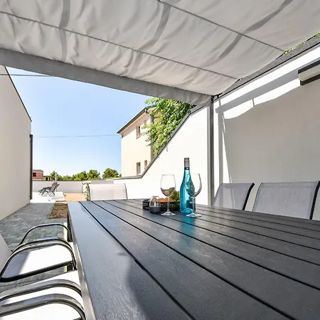 Semesterbostad Jurica By Interhome *