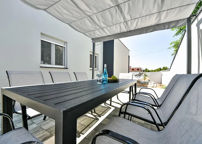 Semesterbostad Jurica By Interhome